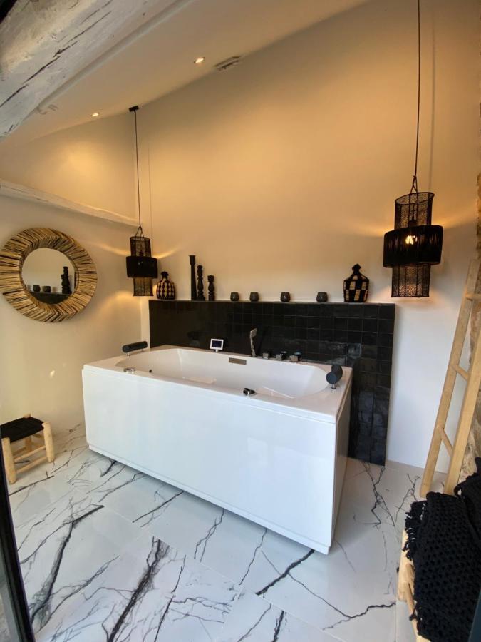 La Planque - Chambres Avec Jacuzzi Fleury-en-Biere Exterior foto